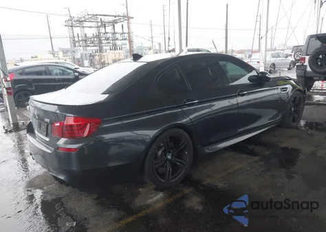 2015 BMW M5 из США, поврежденный, VIN WBSFV9C50FD594610
